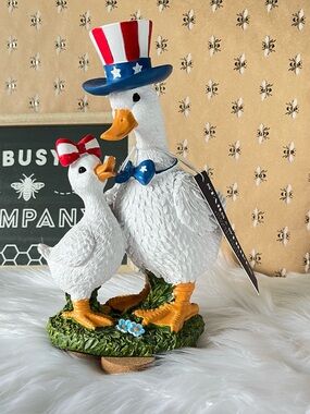 Stars & Stripes Resin Patriotic Mama Duck Goose & Baby Figure Statue Decor
